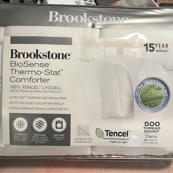 Brookstone Bedding Brookstone Biosense Thermostat Comforter Poshmark
